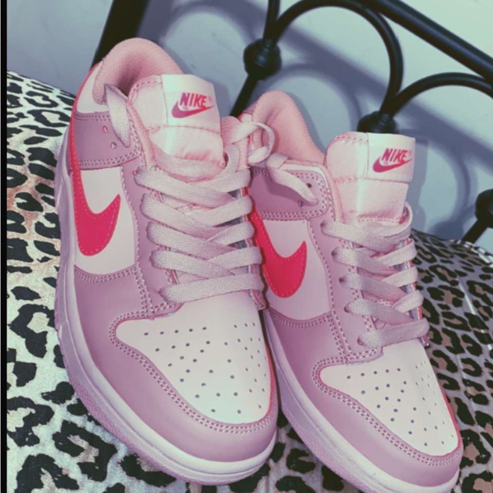 Nike Dunk Low Triple Pink